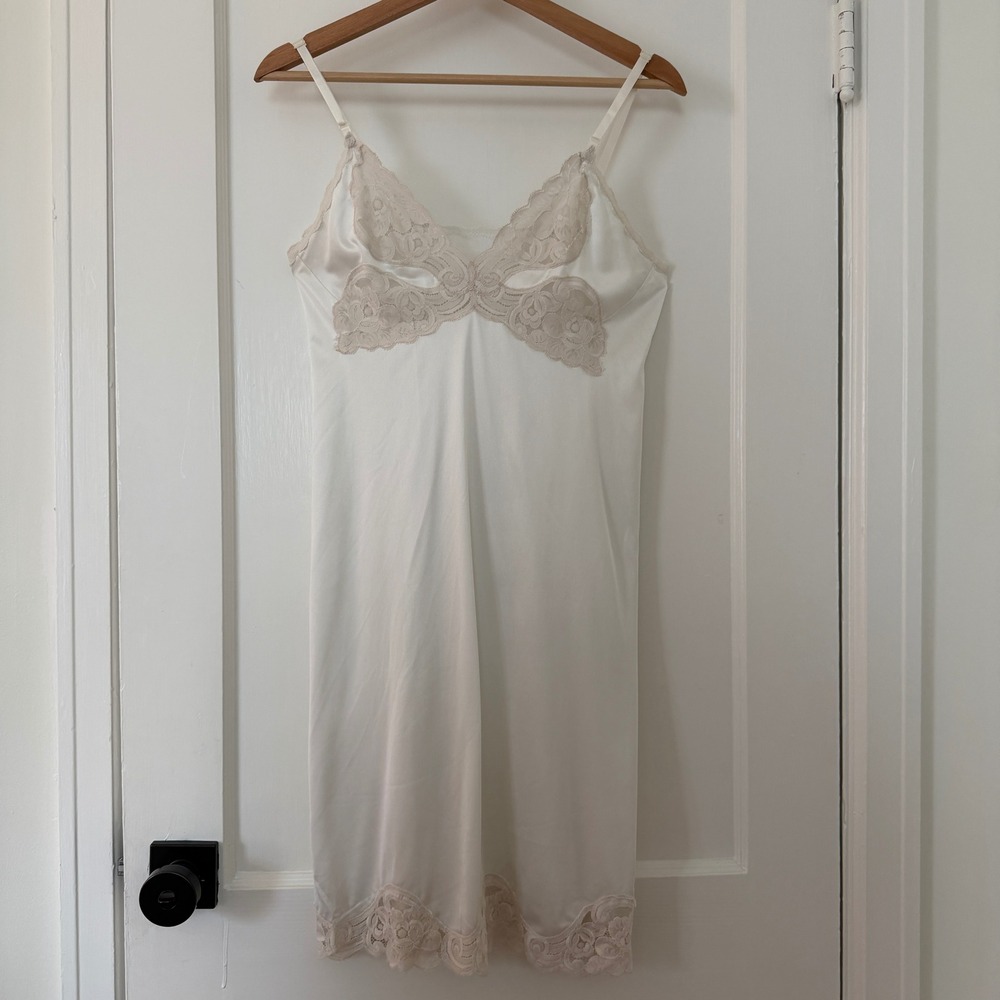 Vntg White Lace Trim Slip Dress‎ Lingerie Floral Scalloped Hem Sz S Retro, Vampy